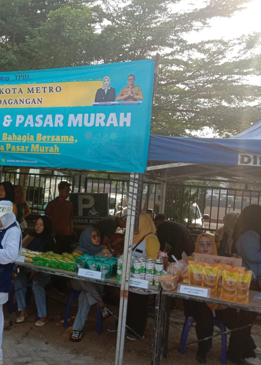Dinas Perdagangan Kota Metro Gelar Pasar murah di Dekranasda.